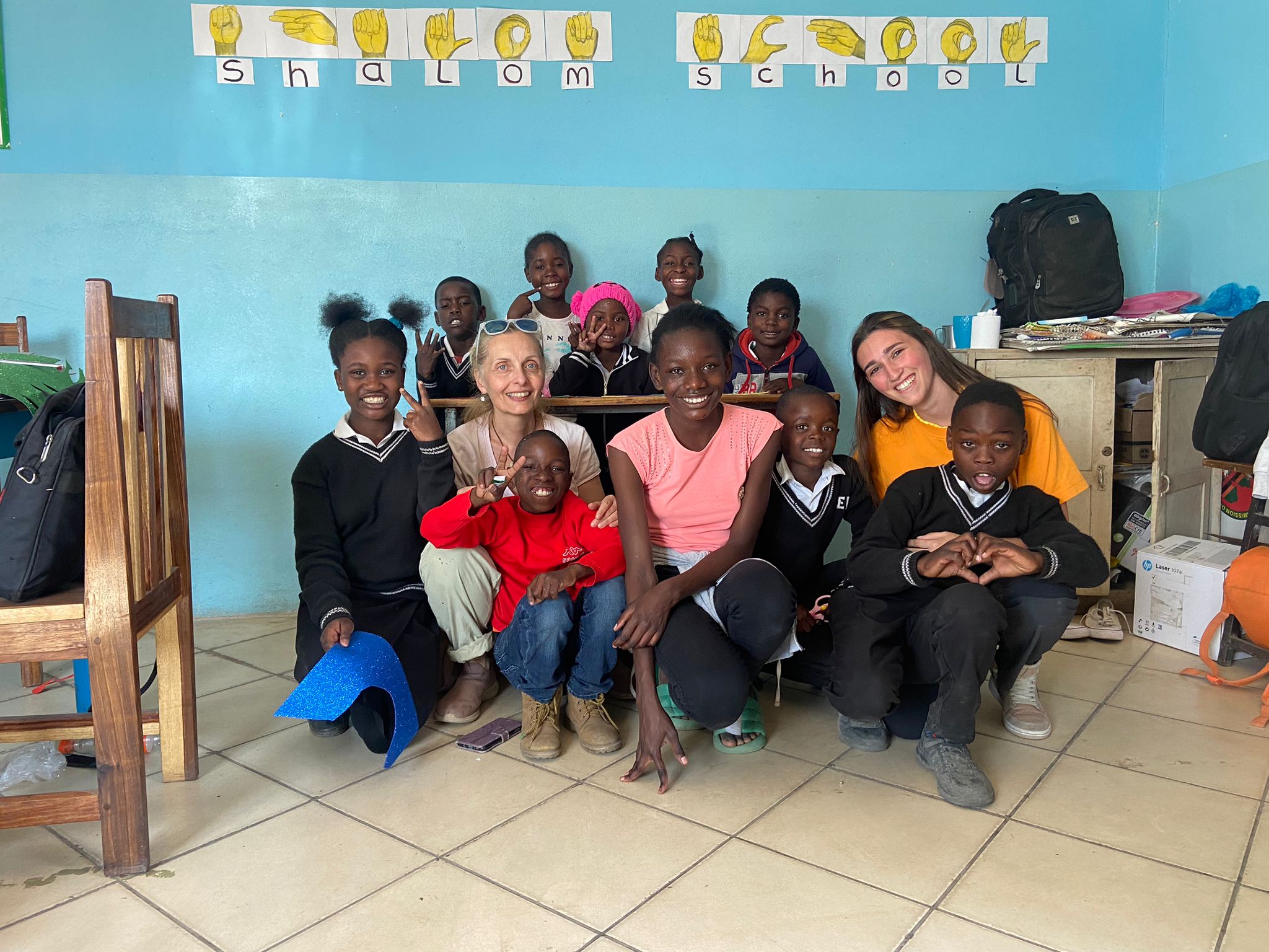 foto di Cinzia e Costanza nella Scuola Shalom in Zambia de L'Africa Chiama