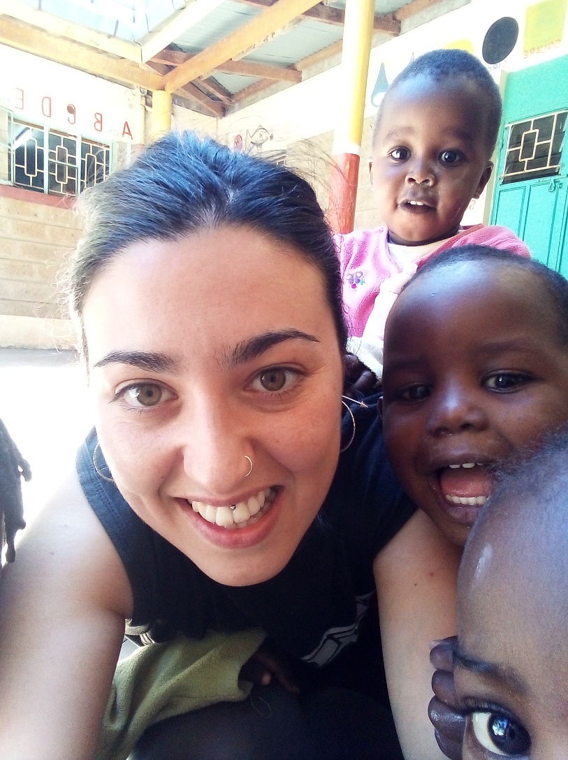 foto di Valentina volontaria presso Asilo Karibuni Watoto di Soweto