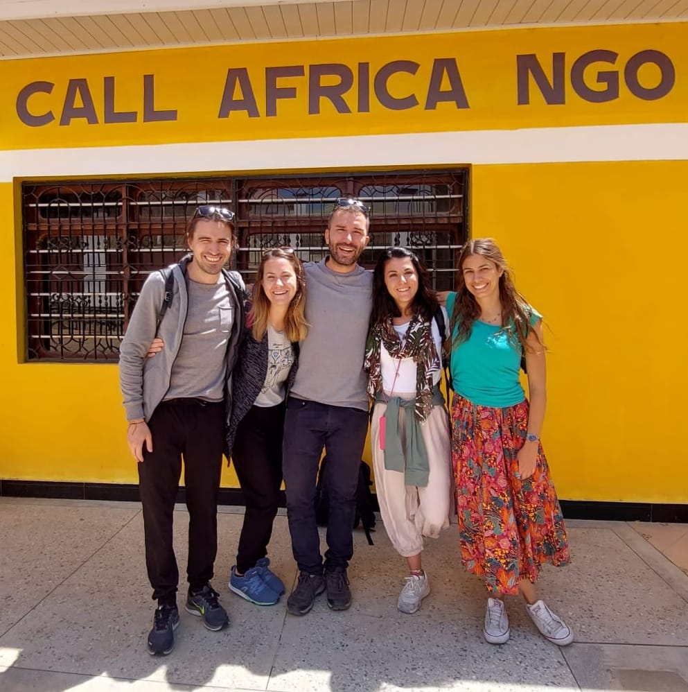 Samuele, Selenia, Sara e Giulia volontari ad agosto 2022 in Tanzania con Paolo Brasili(cooperante)