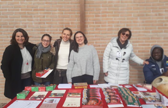 BANCHETTO NATALE REGALI SOLIDALI AFRICA CHIAMA 1