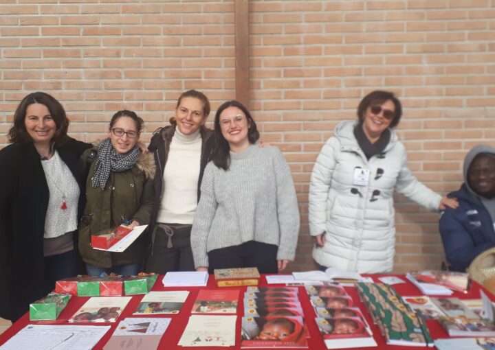 BANCHETTO NATALE REGALI SOLIDALI AFRICA CHIAMA 1