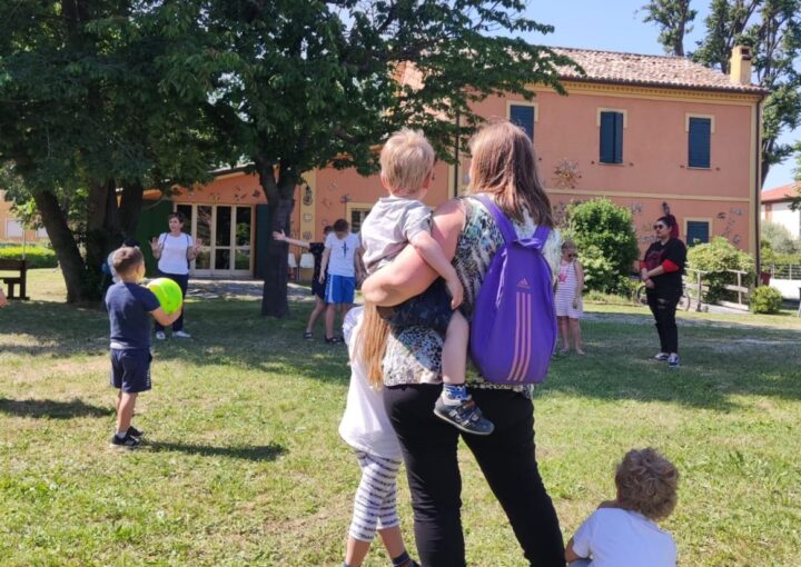 ITALIA NEWS GIUGNO 2022 UCRAINI LABORATORI BAMBINI MAMME UCRAINA articolo
